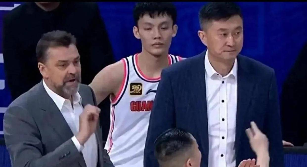 足球罚牌数_正式官宣足球罚牌数，广东男篮VS上海G3开球时间敲定CCTV5直播杜峰变阵争胜