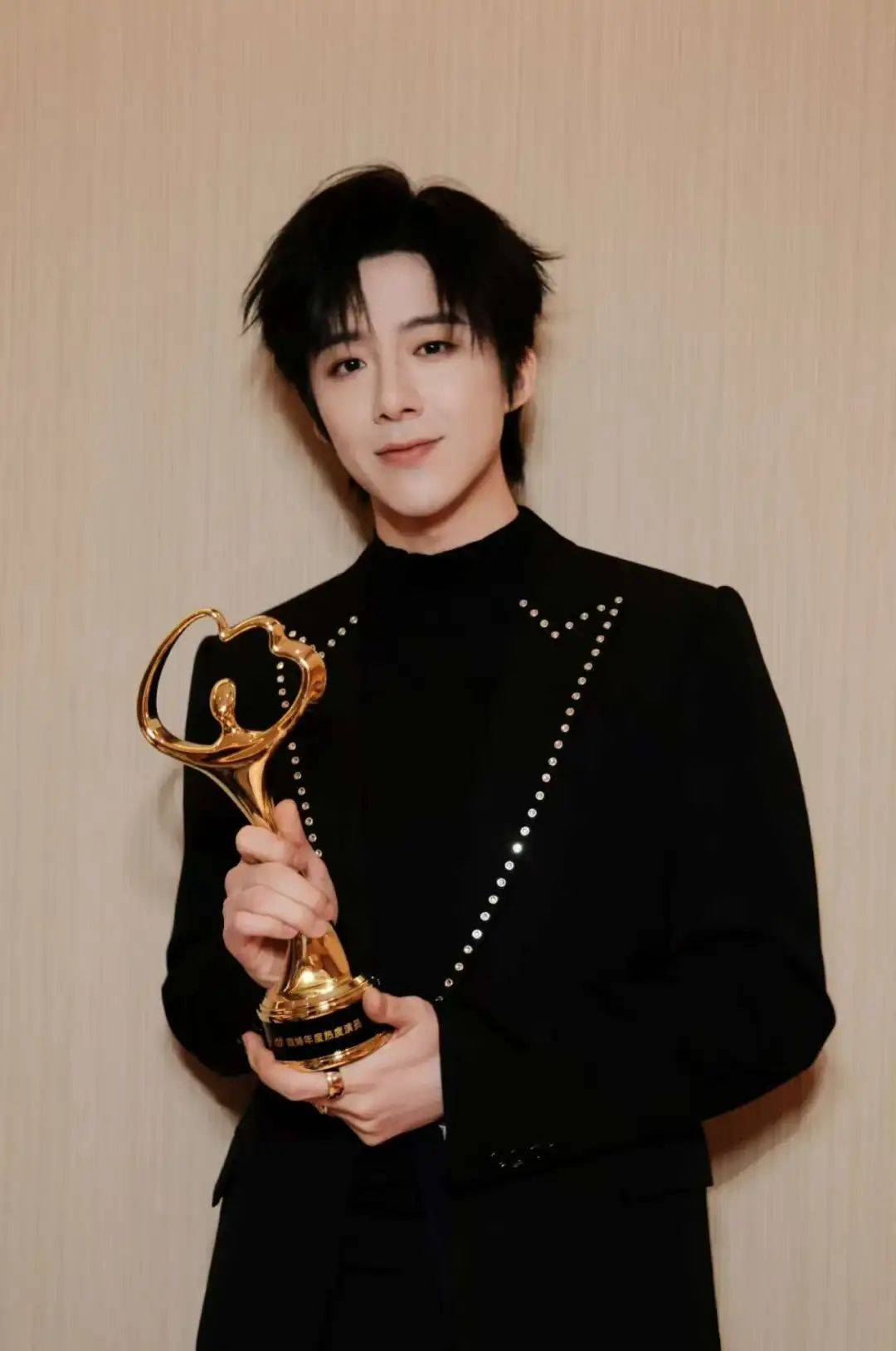 WNBA篮球_冲上热搜！演员白宇自曝已做6次手术WNBA篮球，皆因......