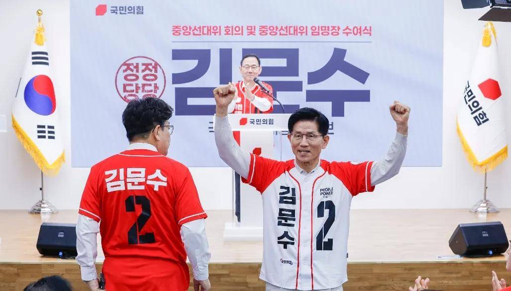 皇冠代理登1租用_李在明民调大幅领先皇冠代理登1租用，朴槿惠和文在寅接连出手，韩国大选惊现新变数！