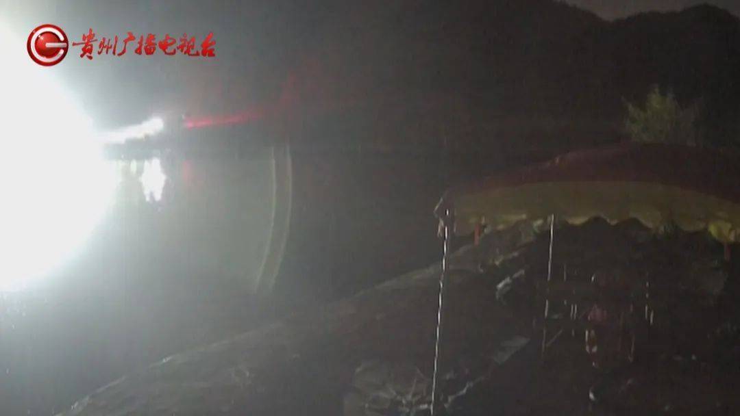 英超足球联赛_贵阳一男子连人带车冲进鱼塘！塘主：鱼死了不少英超足球联赛，车主：我当时正在……