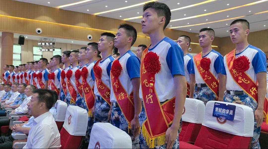 美国足球_人数全国第一美国足球！绵阳中学40余人被录取为空军飞行学员