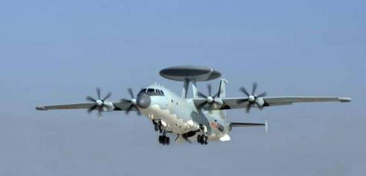 皇冠信用網开户_西方震惊！中国空军崛起！飞行员付出巨大：年训超200小时皇冠信用網开户，是美国军队近两倍