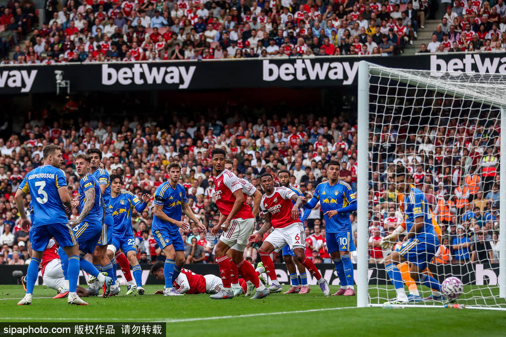 波兰超级联赛 _英超-约克雷斯双响萨卡破门+伤退 阿森纳5-0利兹联暂登顶