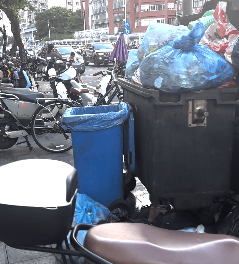 皇冠信用网押金多少_深圳一医院门口被指“举步维艰”皇冠信用网押金多少！整治后记者实探:仍很堵