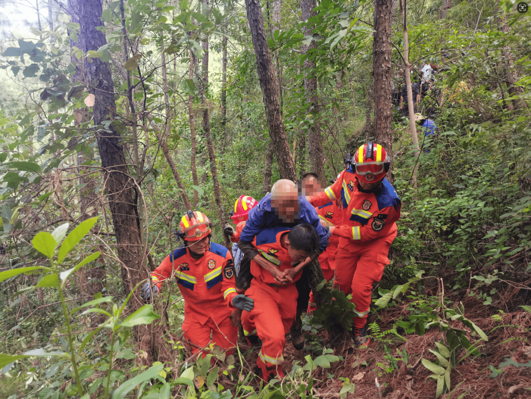 皇冠信用網代理出租_93岁老人进山失联皇冠信用網代理出租，两天后发现他倒挂在树杈上苦撑……