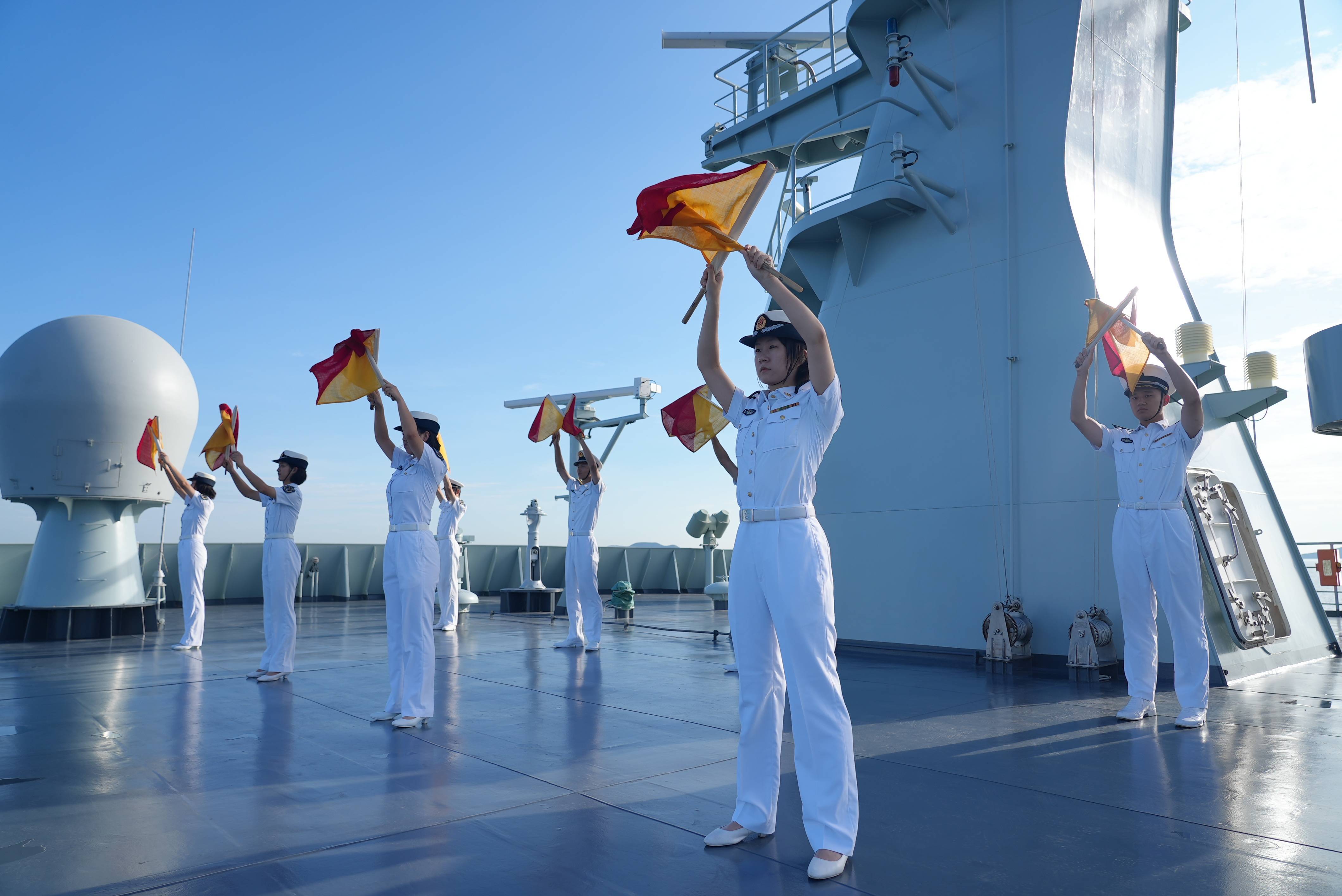 皇冠皇冠代理平台_海军83舰编队抵达泰国进行友好访问