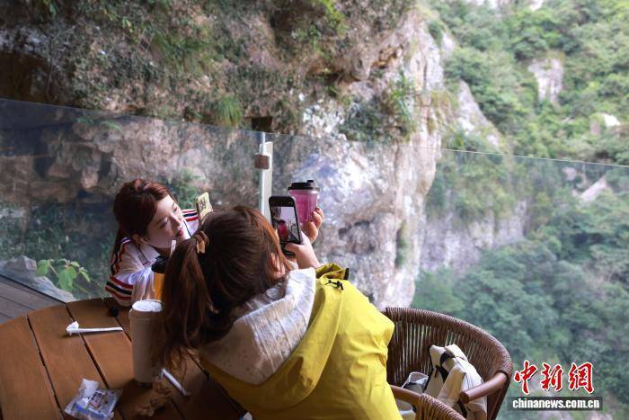 如何代理皇冠信用_浙江温州乐清雁荡山：悬崖咖啡助力传统景区焕新出圈