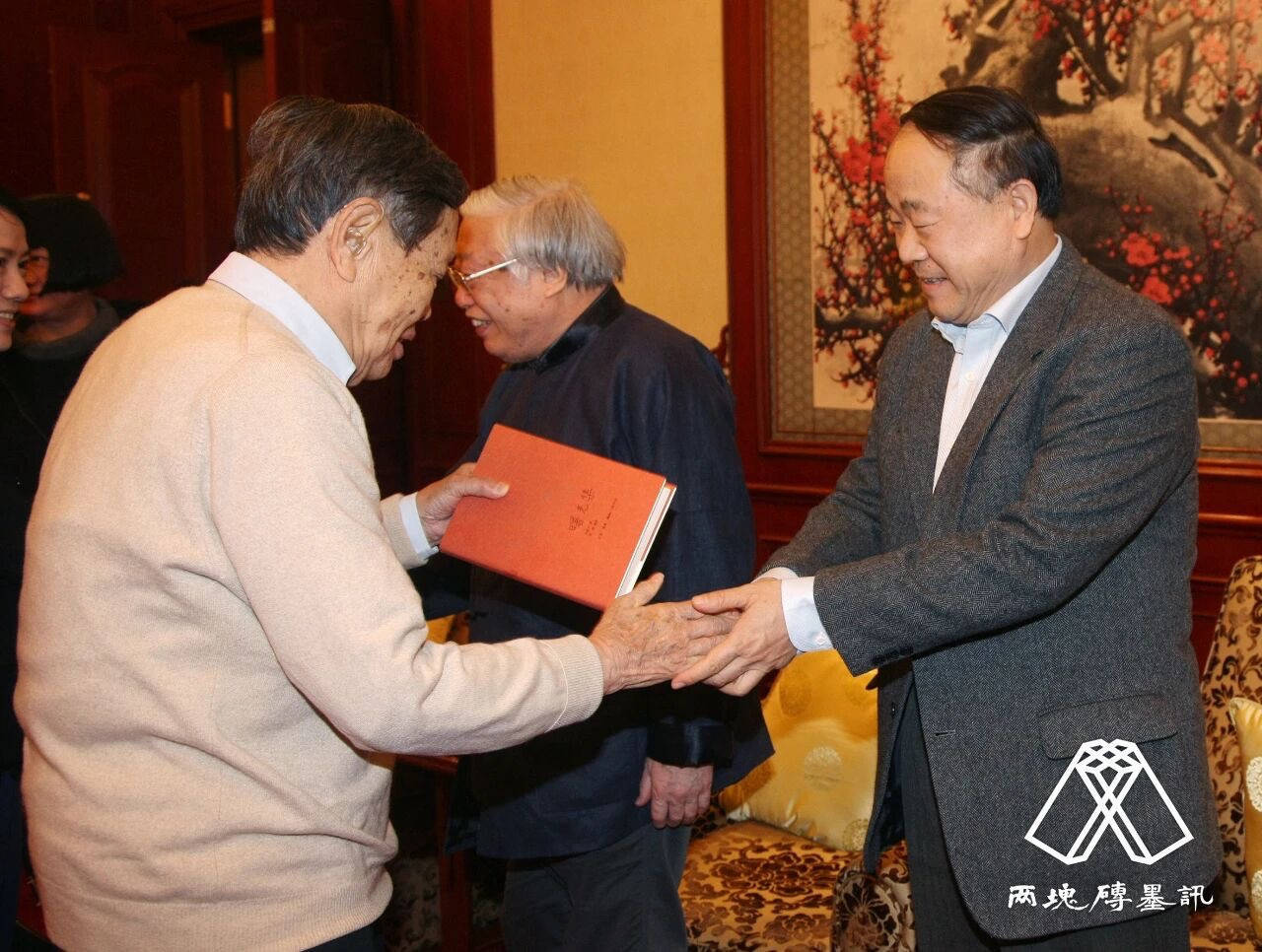 皇冠信用网开户_窑变｜莫言悼杨振宁皇冠信用网开户，写了一首诗：先生原本仙乡客……