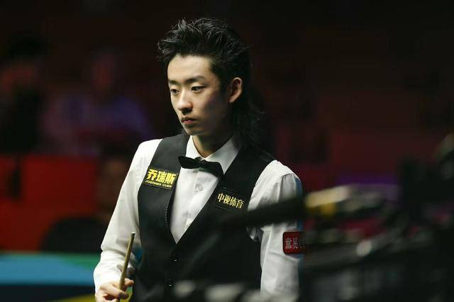 皇冠登一登二登三区别_吴宜泽战胜赵心童 向职业生涯排名赛首冠发起冲击