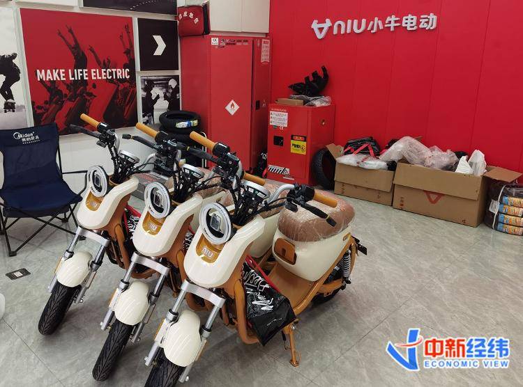 世界杯几年一次_实探北京电动车门店：去了6家店世界杯几年一次，只找到1款无车筐、无后座车型