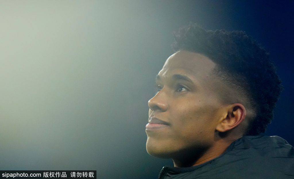 世界杯皇冠信用网平台_本赛季切尔西青训的璀璨之星：姆赫卡·舒迈拉如何成为蓝军未来的答案