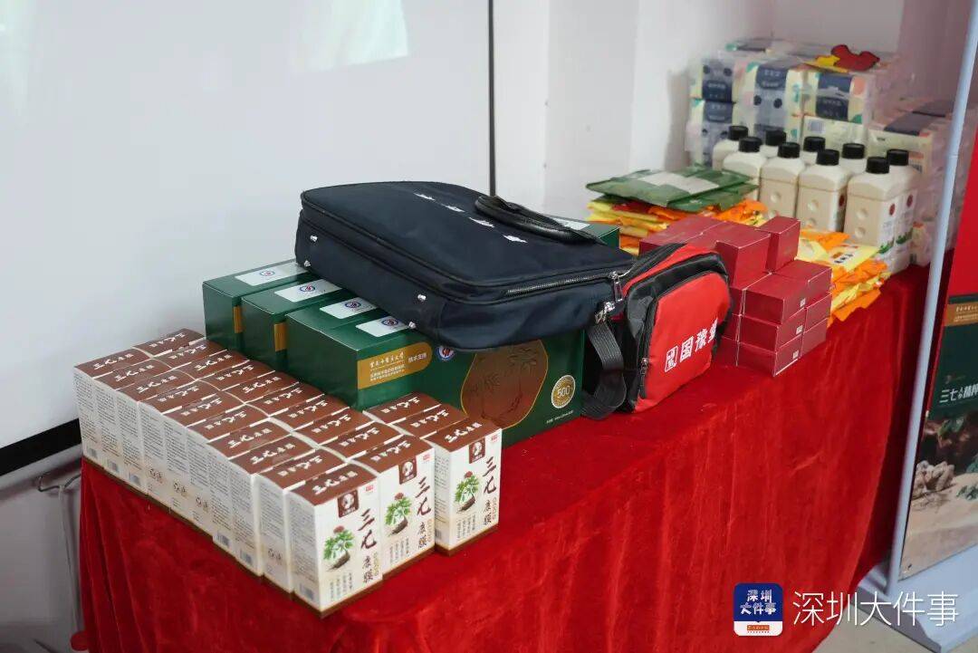 怎么申请皇冠信用网_一进店就关门！深圳一店铺被举报欺诈老人！官方突击检查怎么申请皇冠信用网，发现有人望风