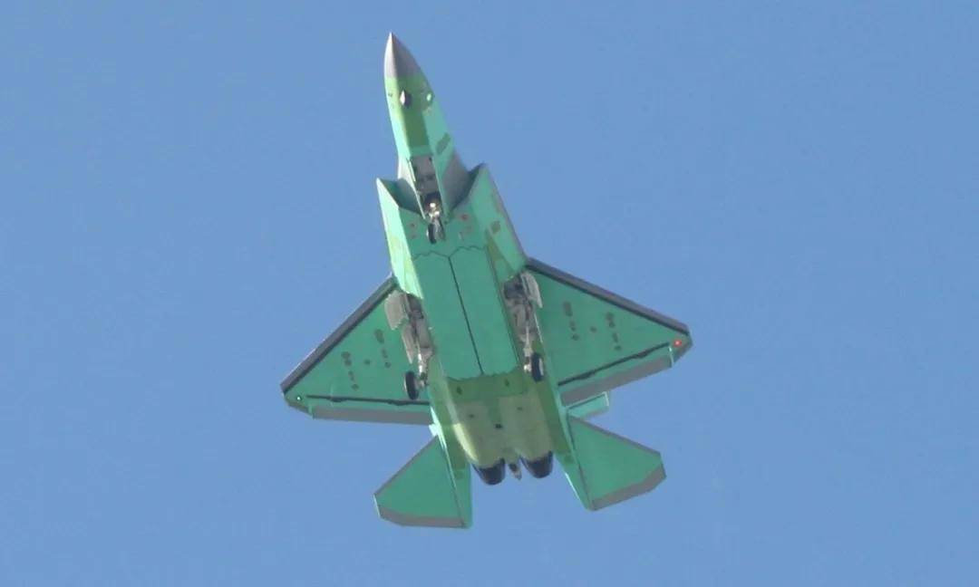 皇冠信用网网址_中国歼-35开启爆兵模式皇冠信用网网址!加速生产的新歼-35有哪些惊喜