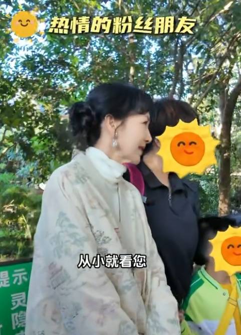 皇冠信用盘登123出租 _知名女演员在杭州坐公交：又回到熟悉的地方皇冠信用盘登123出租 ，网友：我的童年回忆啊